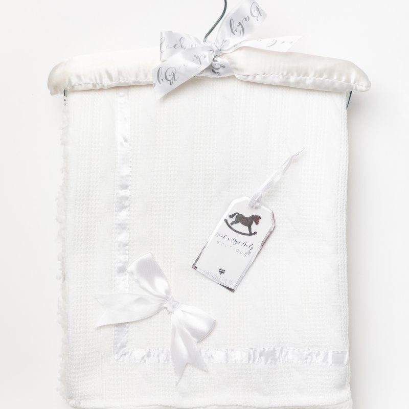 Sherpa Back Knitted Wrap with Padded Hanger - White (75x90cm) W23986